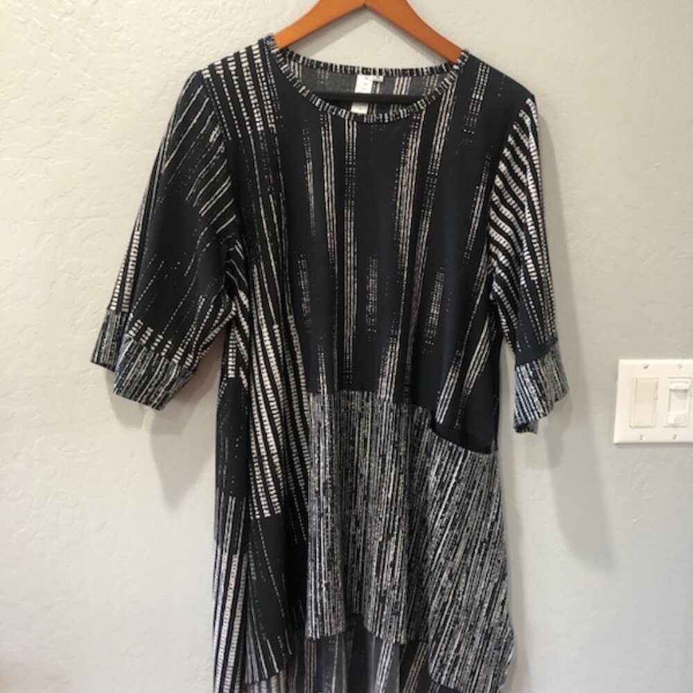 Black and white tunic